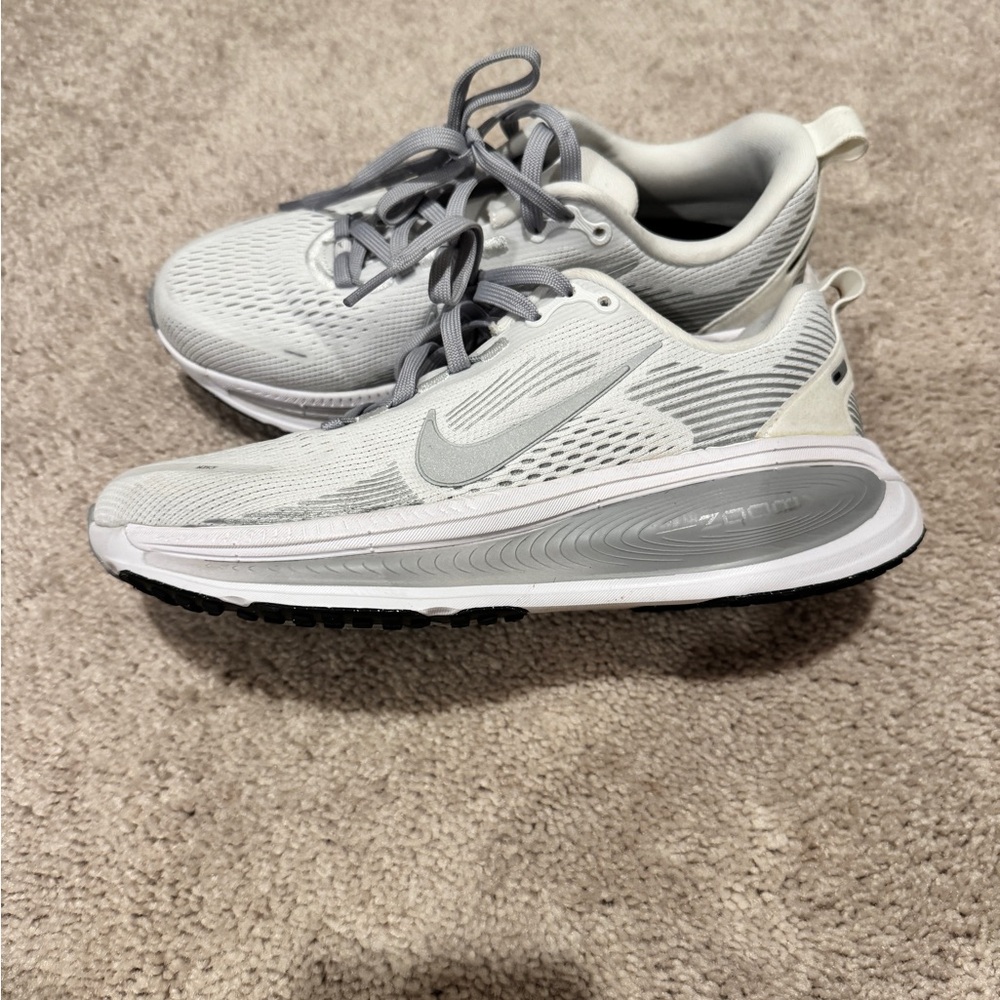 Nike Light vomero 18 running shoes